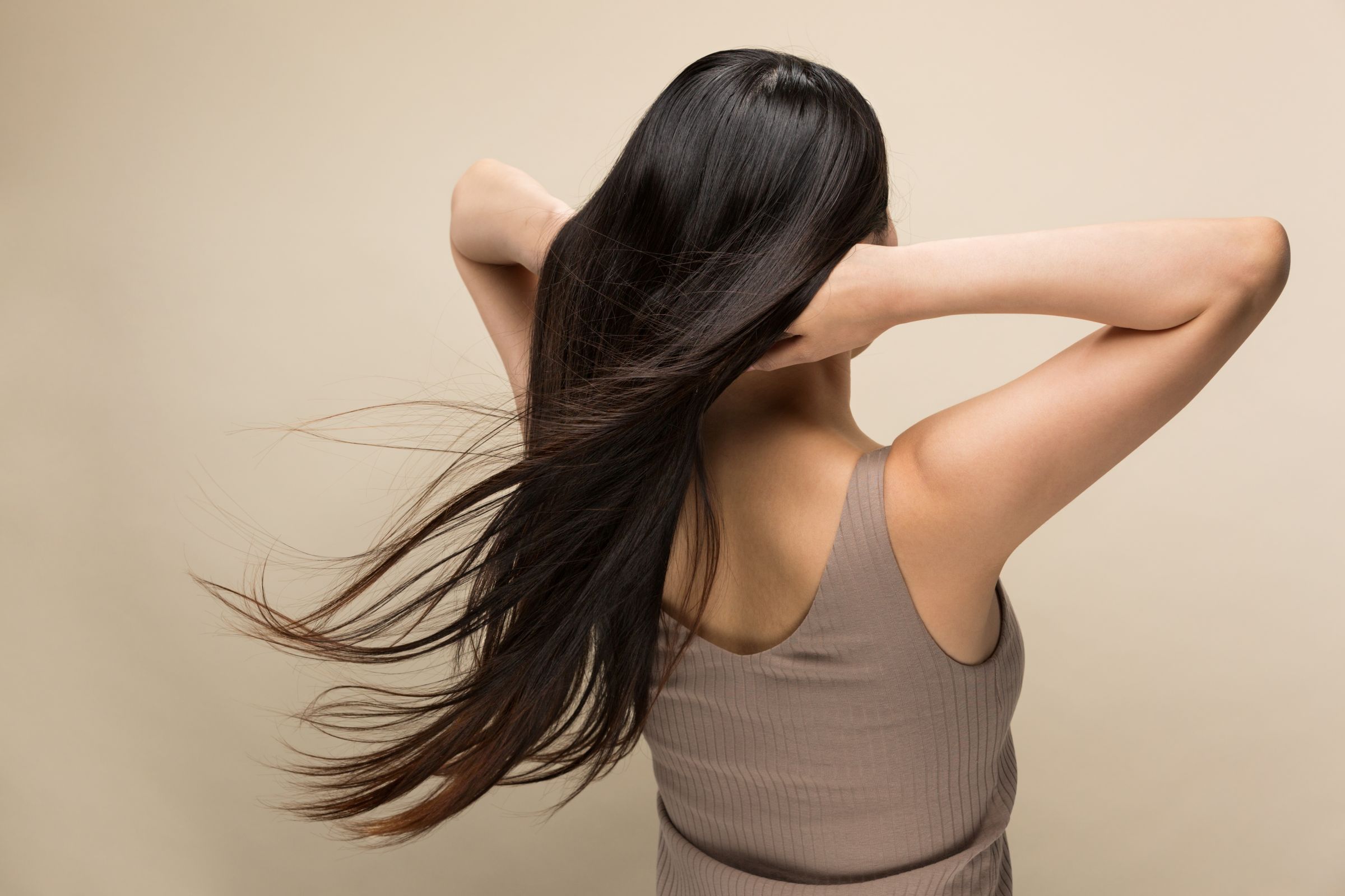 Ottieni capelli belli e setosi con il trattamento per capelli Multi-effetto di Una.